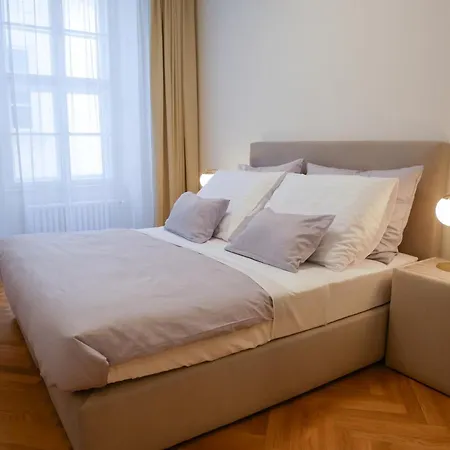 Laurinska 1 Apartament *
