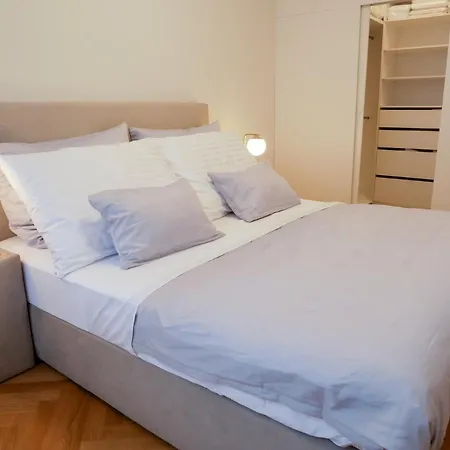 Laurinska 1 Apartament