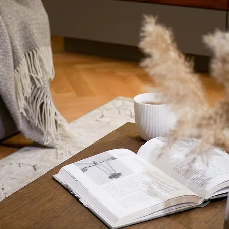 Laurinska 1 Διαμέρισμα *