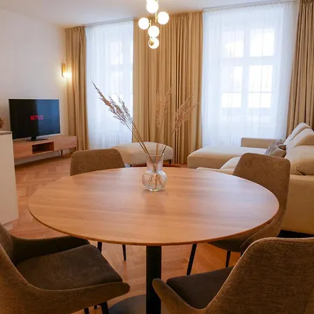 Apartman Laurinska 1 *