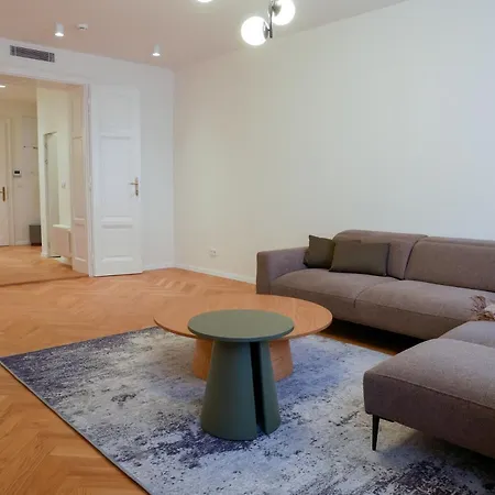 Laurinska 1 * Μπρατισλάβα