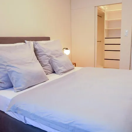 Apartman Laurinska 1 *