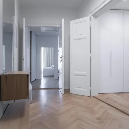 Apartman Laurinska 1 *