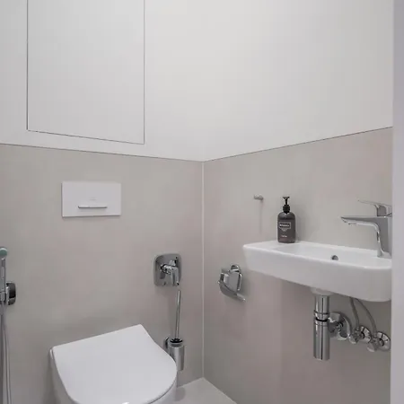 Laurinska 1 Apartman *