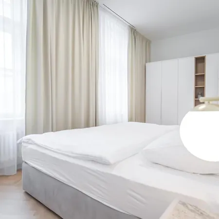 Apartman Laurinska 1 *