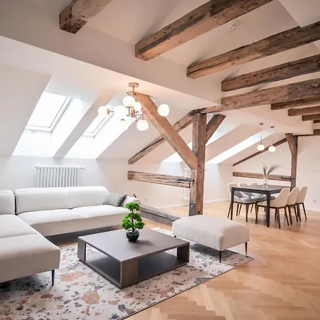 Laurinska 1 Apartman *