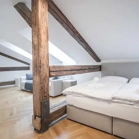 Laurinska 1 Apartman *