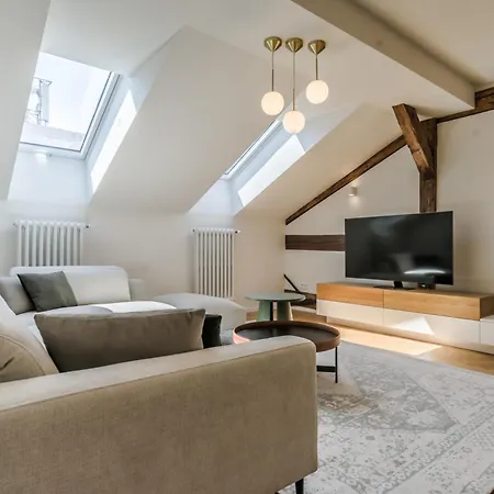 Laurinska 1 Apartman *