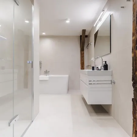 Laurinska 1 Apartman *