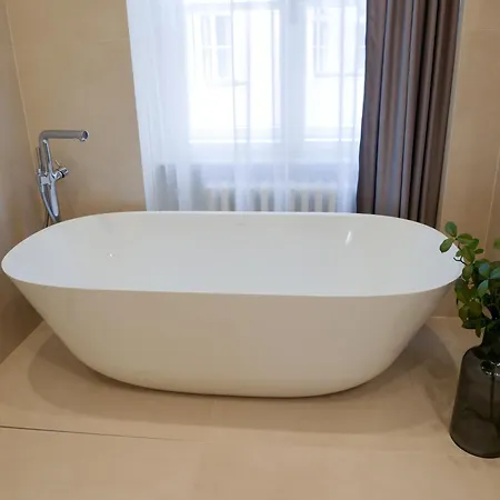 Apartman Laurinska 1 *