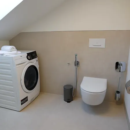 Laurinska 1 Apartman *