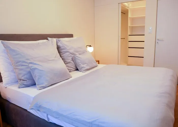 Apartment Laurinska 1 *