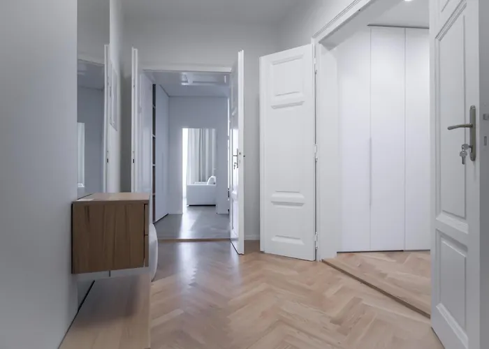 Apartment Laurinska 1 *