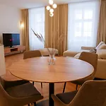 Apartamento Laurinska 1 *
